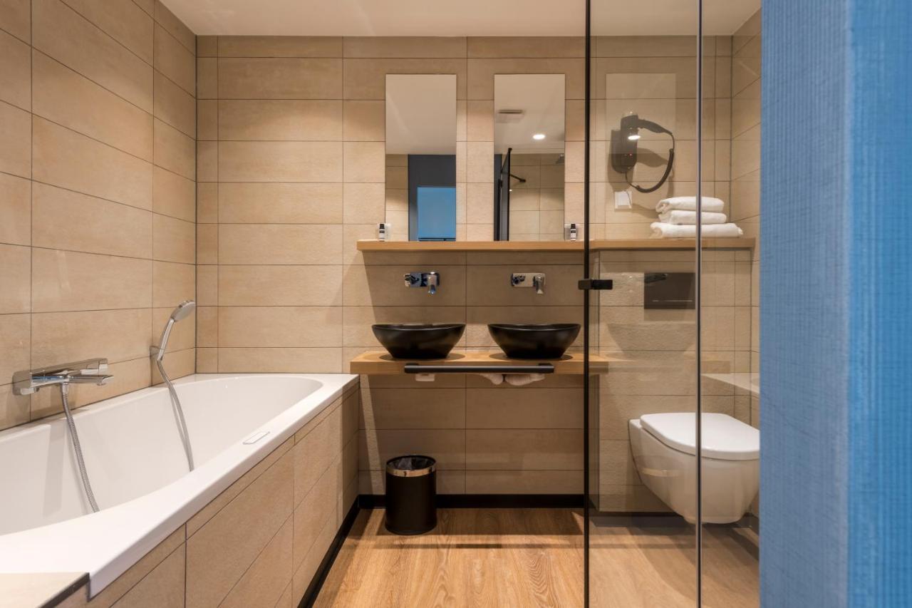 Large Room Bathtub